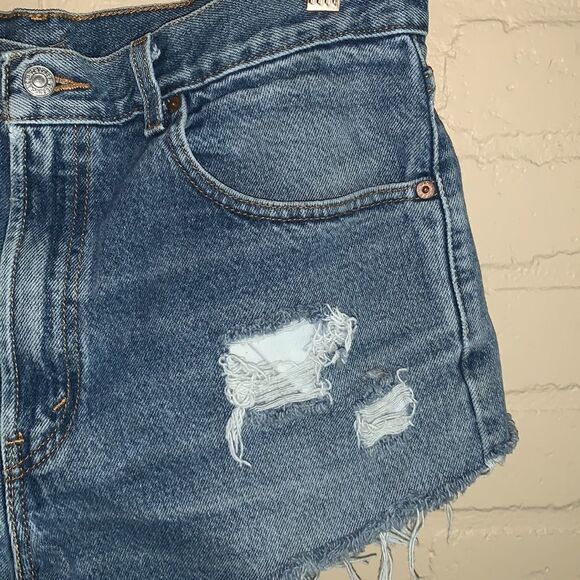 Levi’s Distressed Frayed Cut Off Shorts - Picture 2 of 13